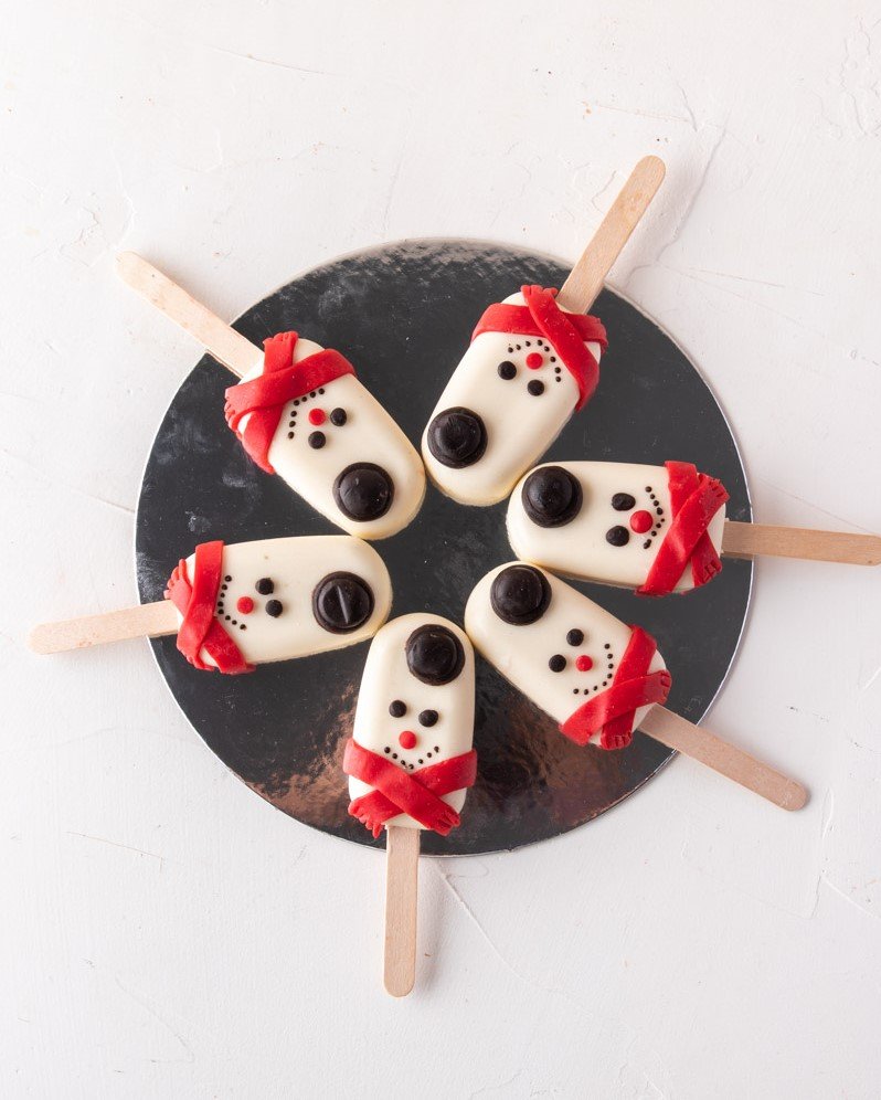 Snowman Cakesicles by NJD