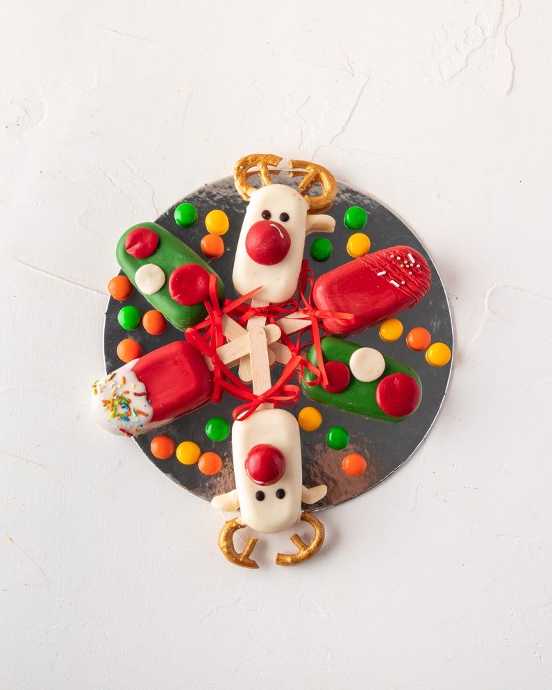 Christmas Theme Cakesicles by NJD