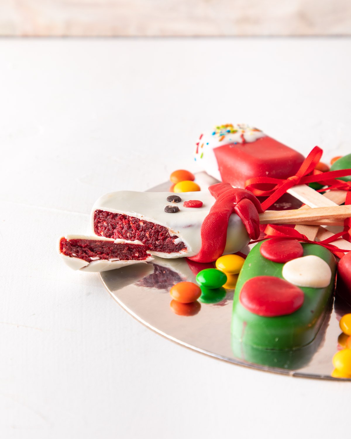 Christmas Theme Cakesicles by NJD