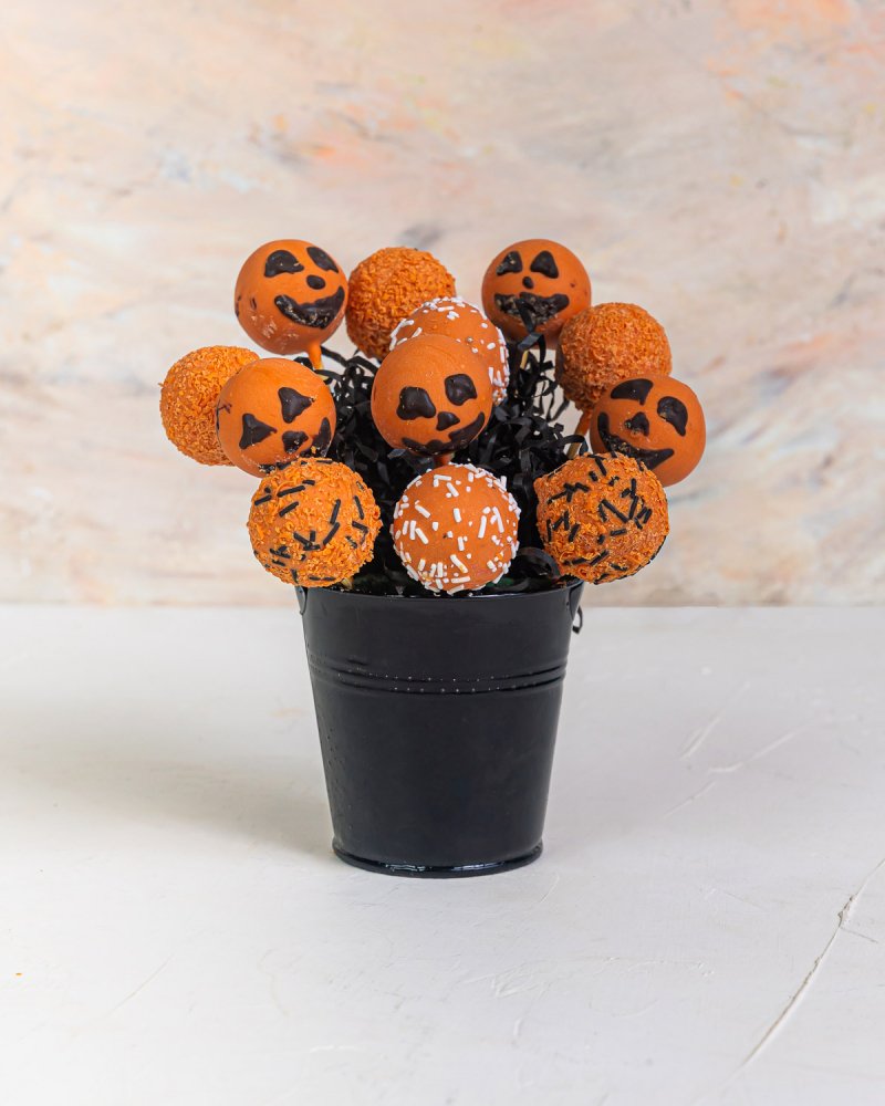 Halloween Cake pops by NJD