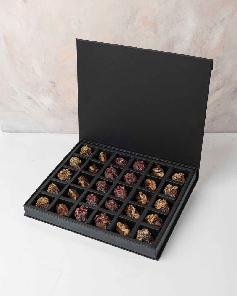 Premium Majdoul Dates Gift Box by NJD
