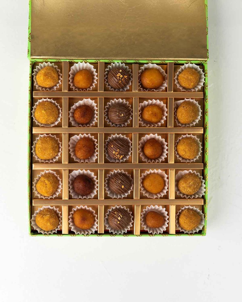 25 Ladoo's, Gulab Jamun and Truffles Gift box - Image 3