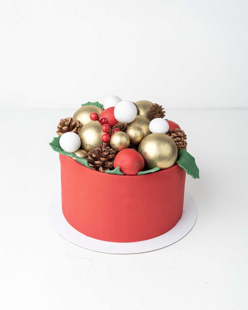 2kg Christmas cake with Edible Baubles