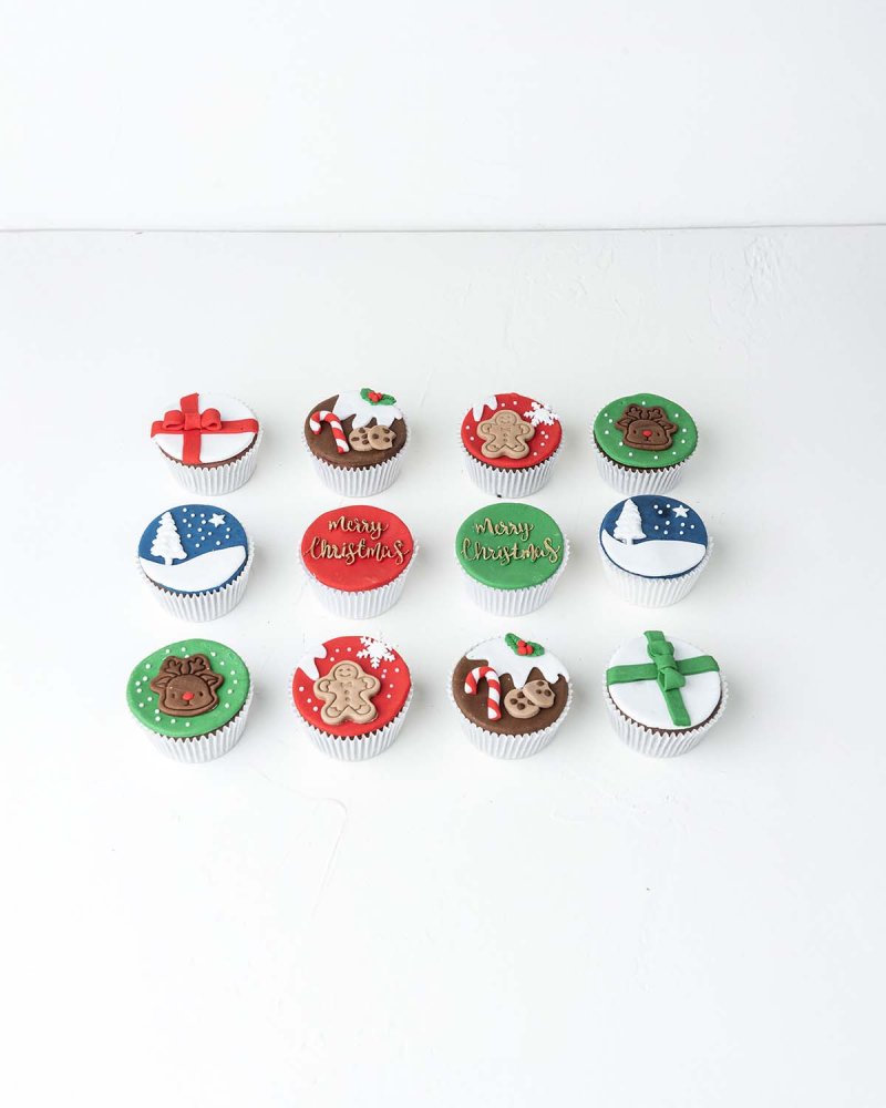 12 Christmas Cupcakes