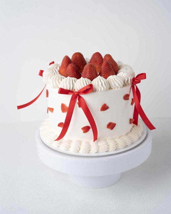 Bows and Berry 1 Kg Cake by Cravings Café